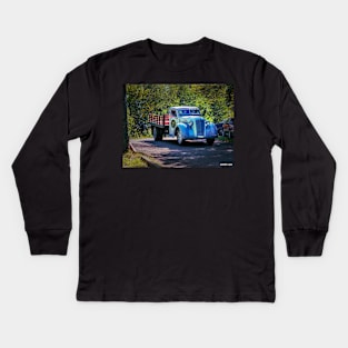 1938 Diamond T stakebed truck Kids Long Sleeve T-Shirt